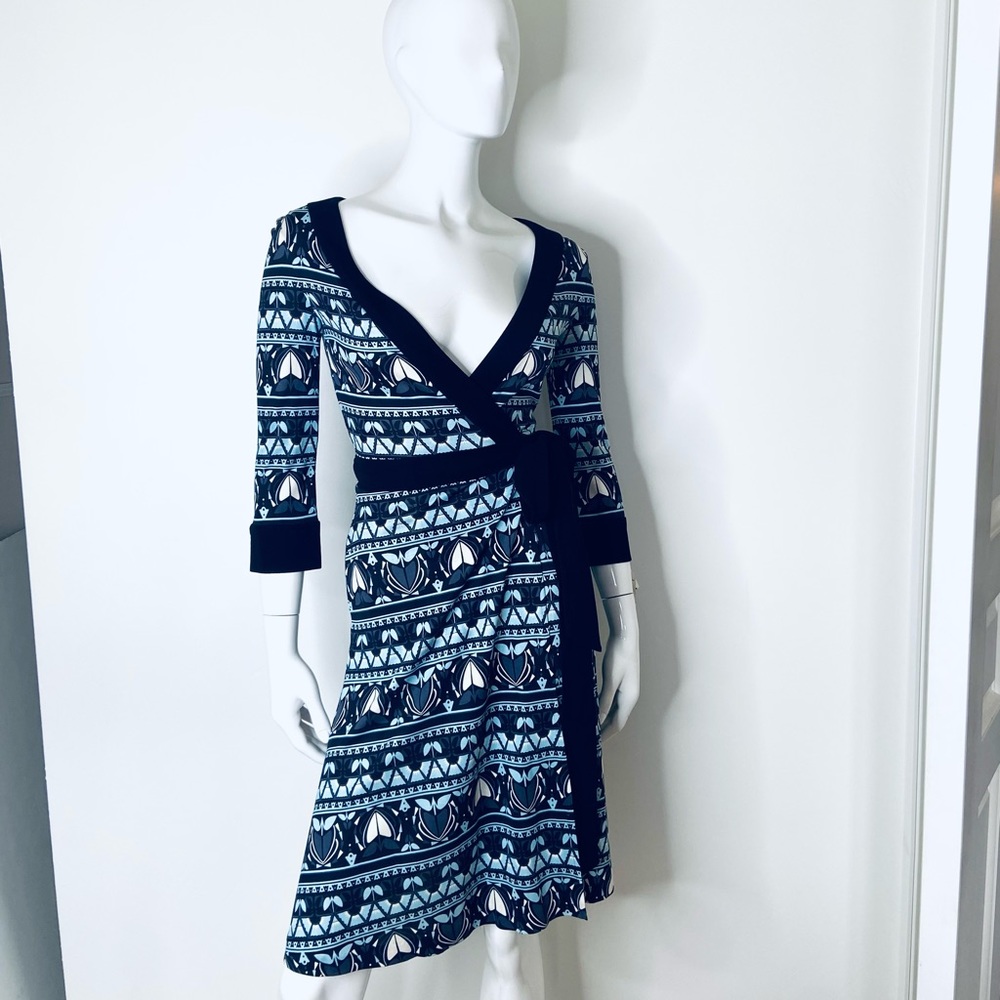 NWT DIANE von FURSTENBERG Classic Silk Wrap Dress Floral Tauras SZ 0 Fits a 4